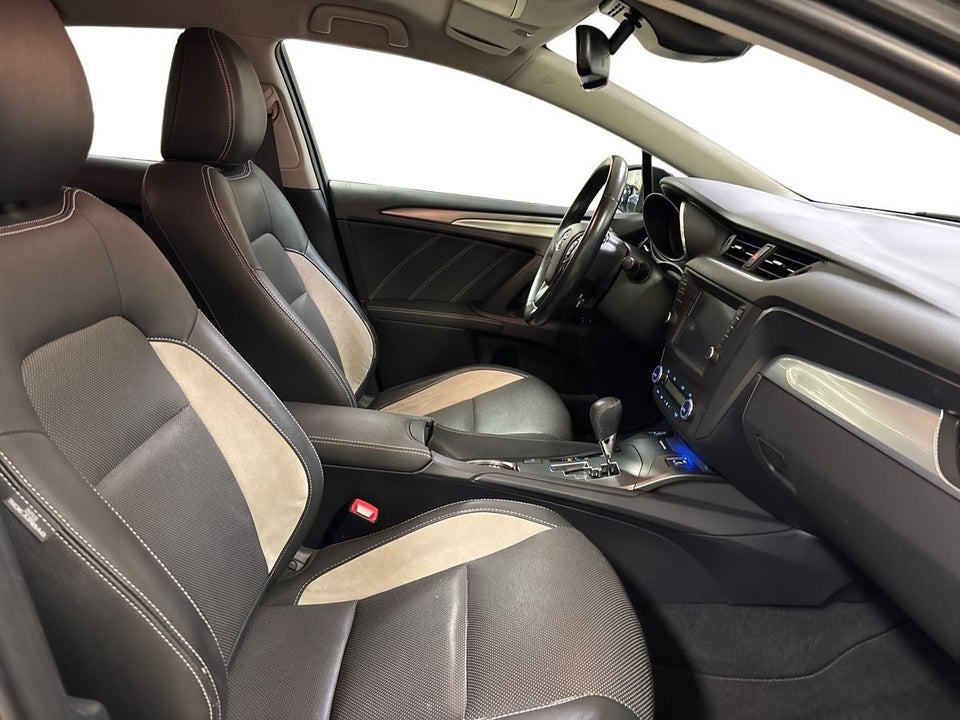 Toyota Avensis 1,8 VVT-i T2 Premium Touring Sports MDS 5d