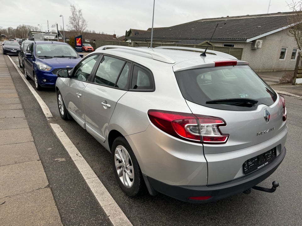Renault Megane III 1,6 110 Authentique Sport Tourer 5d