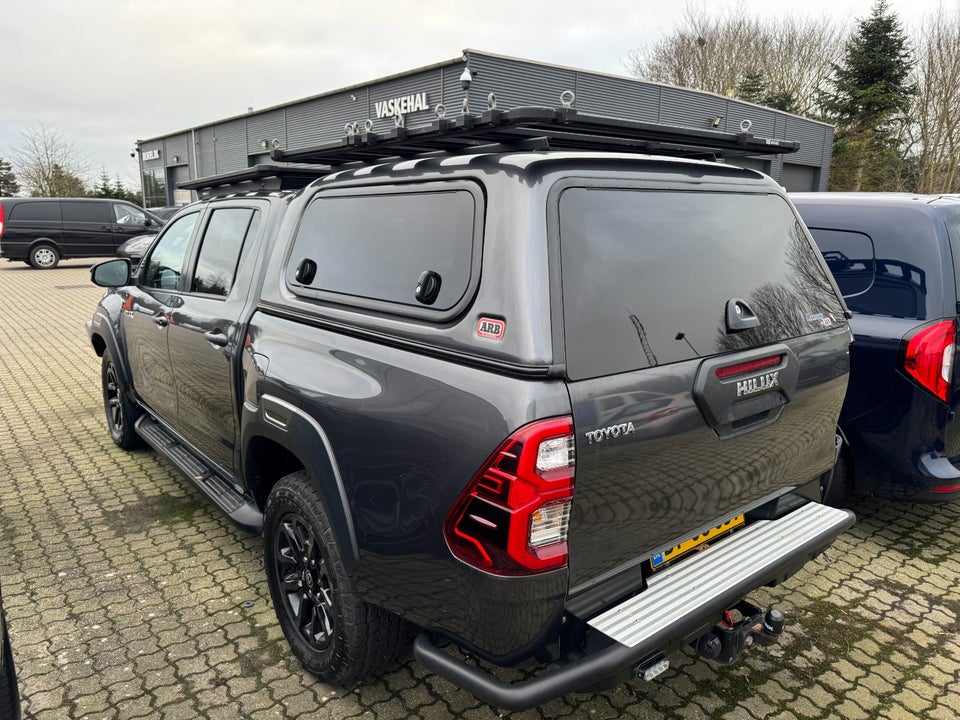 Toyota HiLux 2,8 D T4 Invincible Db.Kab aut. 4d
