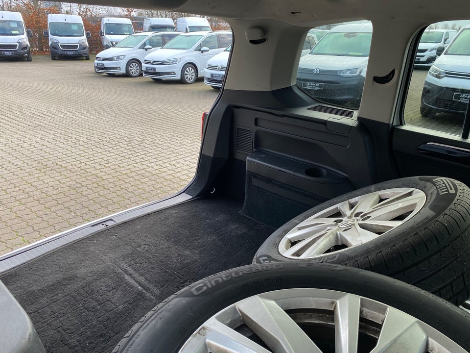 VW Touran 2,0 TDi 150 Highline+ DSG Van 5d