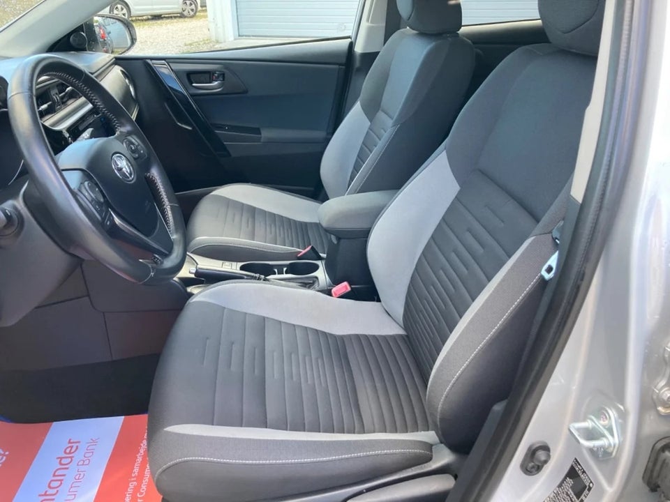 Toyota Auris 1,8 Hybrid H2 Comfort CVT 5d