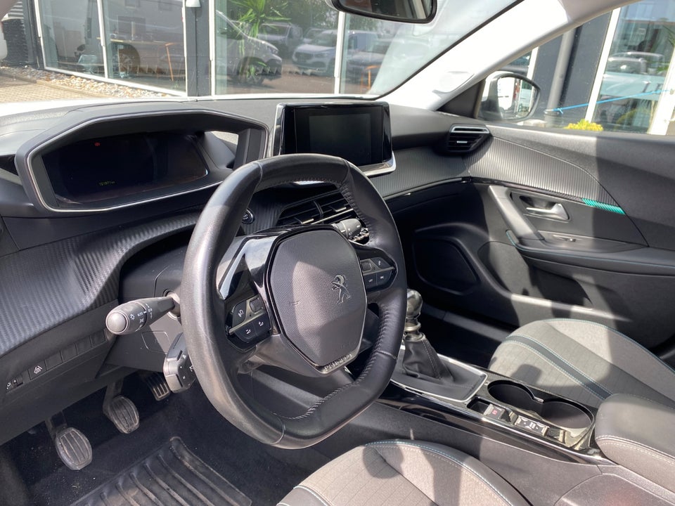 Peugeot 2008 1,5 BlueHDi 110 Allure Pack Van 5d