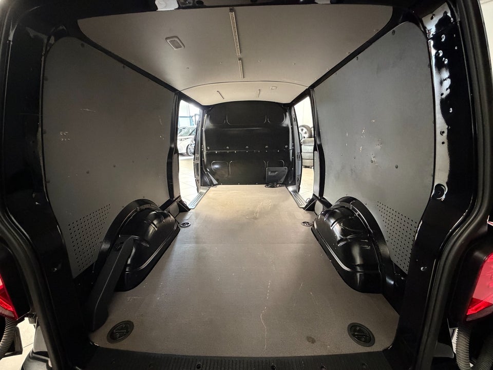 VW Transporter 2,0 TDi 150 Kassevogn DSG lang