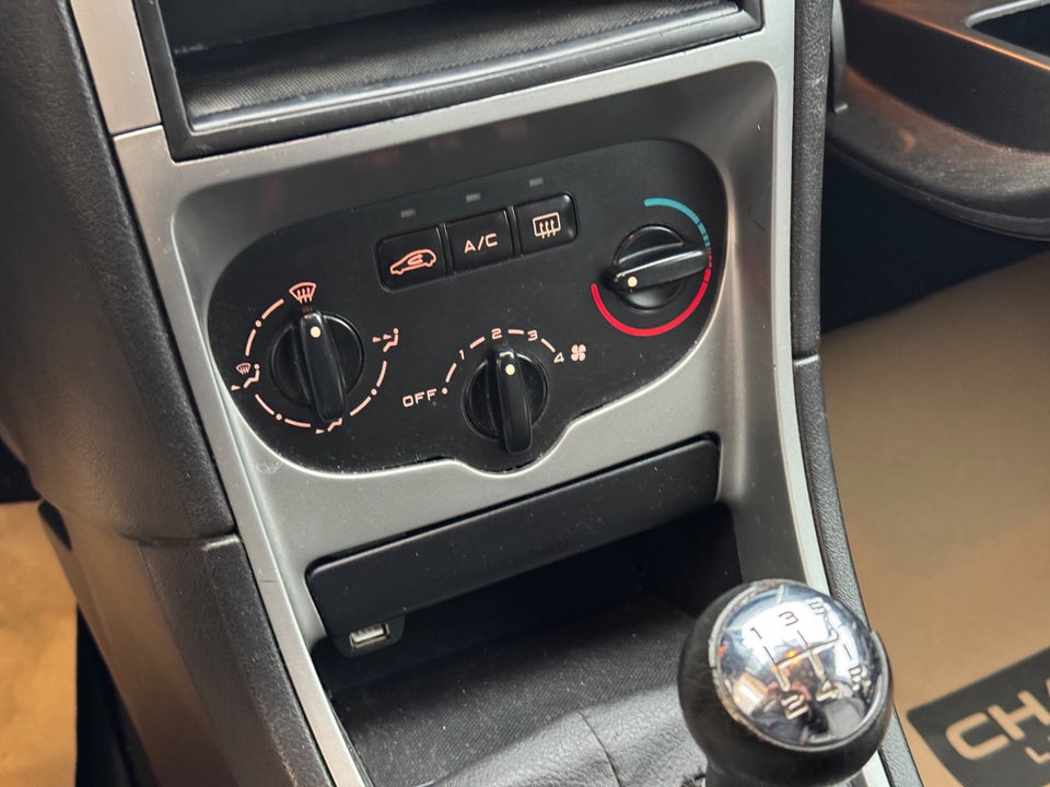 Peugeot 307 1,6 XR stc. 5d