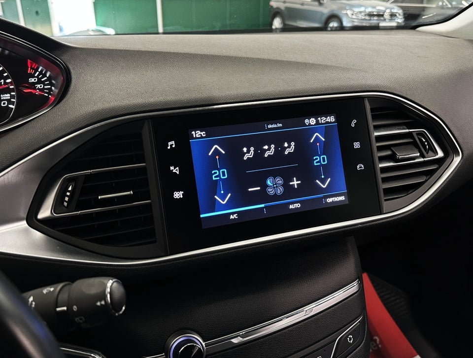 Peugeot 308 1,5 BlueHDi 130 Style SW 5d