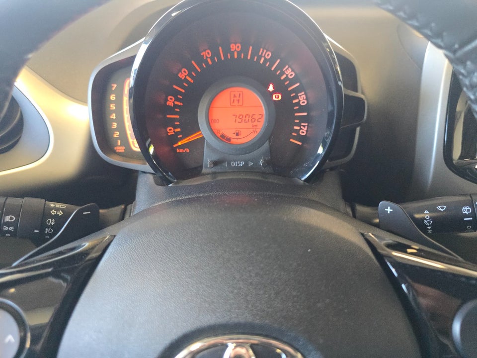 Toyota Aygo 1,0 VVT-i x-press x-shift 5d