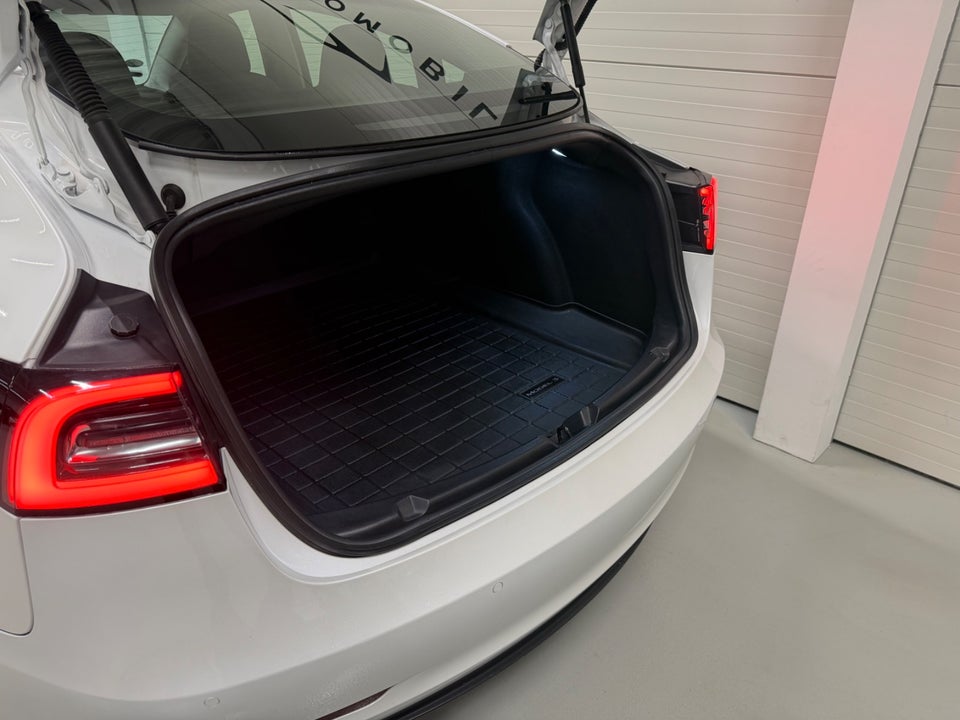 Tesla Model 3 Long Range AWD 4d