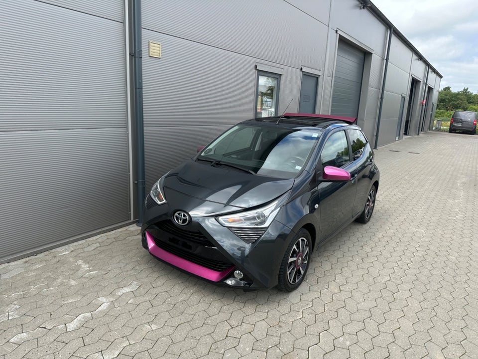 Toyota Aygo 1,0 VVT-i x-play Sky 5d