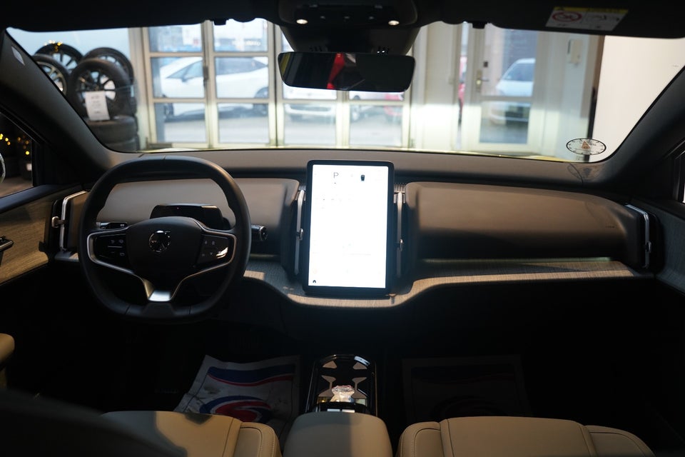 Volvo EX30 Extended Range Plus 5d