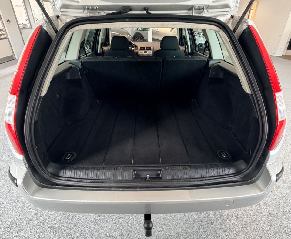 Ford Mondeo 2,0 145 Ambiente stc. 5d