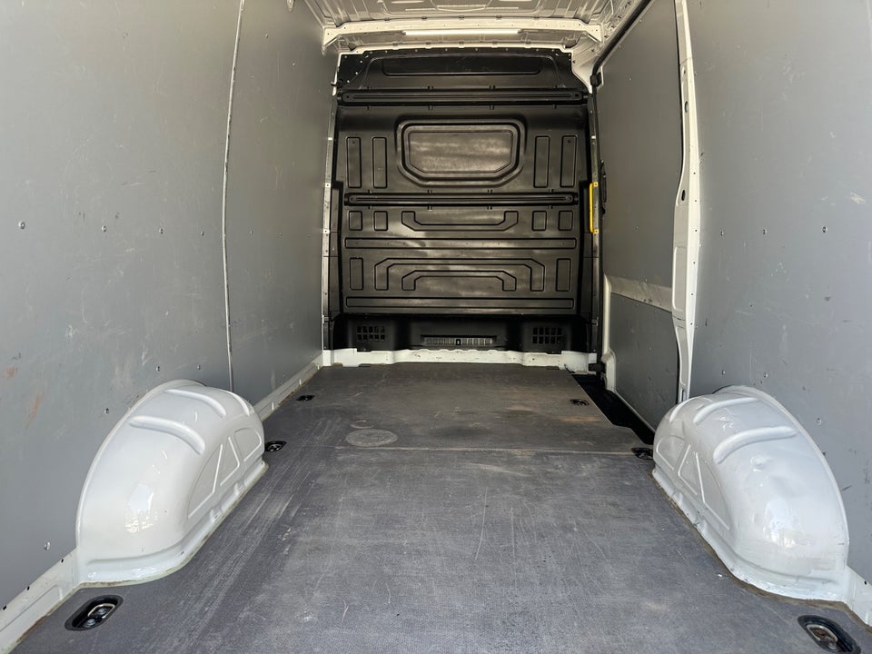 VW Crafter 30 2,0 TDi 177 Kassevogn L3H2