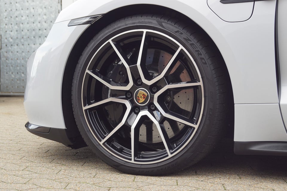 Porsche Taycan Turbo S Performance+  4d