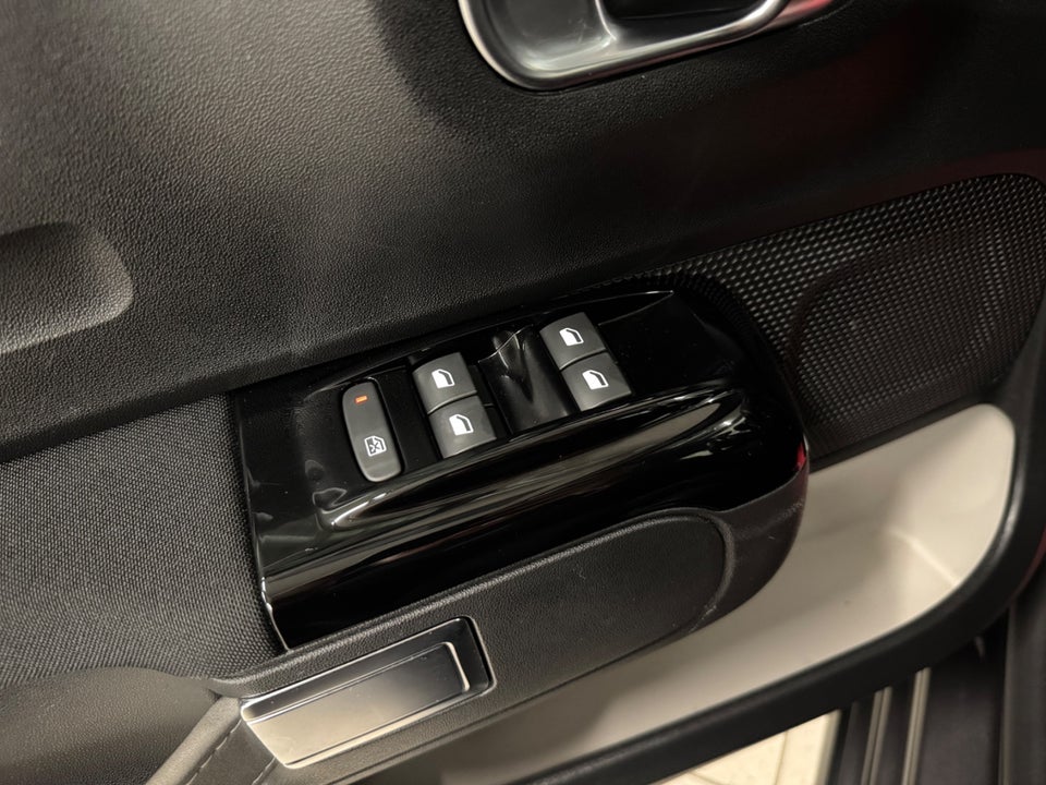 Citroën C3 1,2 PureTech 83 Shine 5d