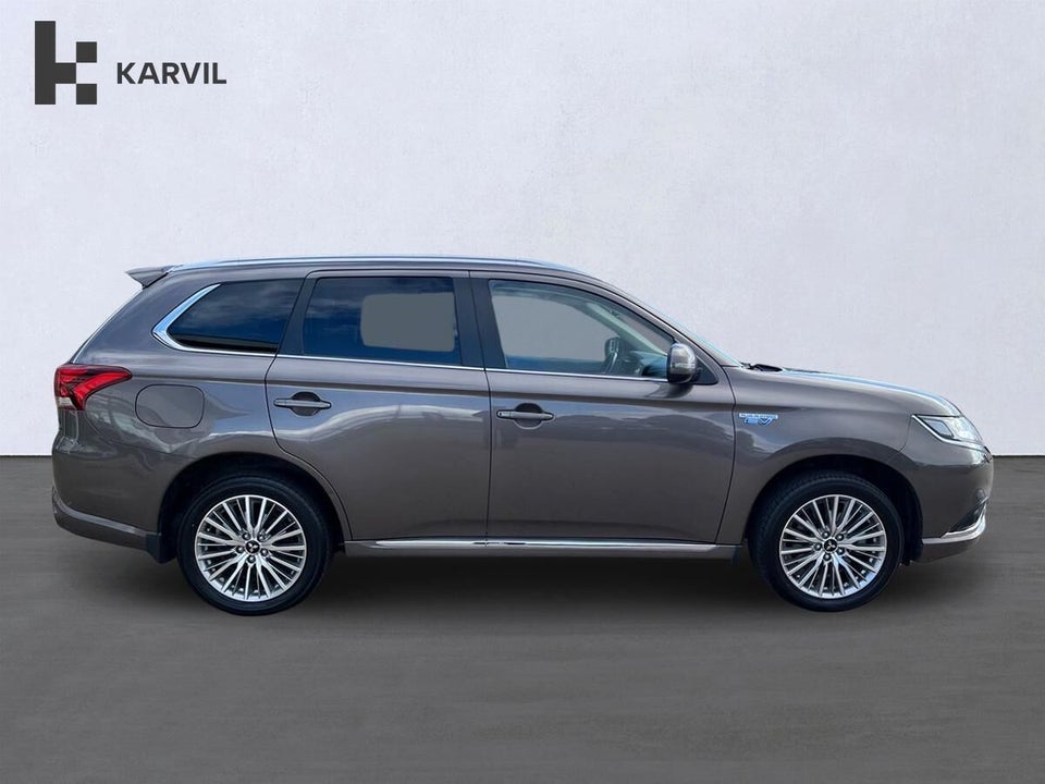Mitsubishi Outlander 2,4 PHEV Invite CVT 4WD 5d