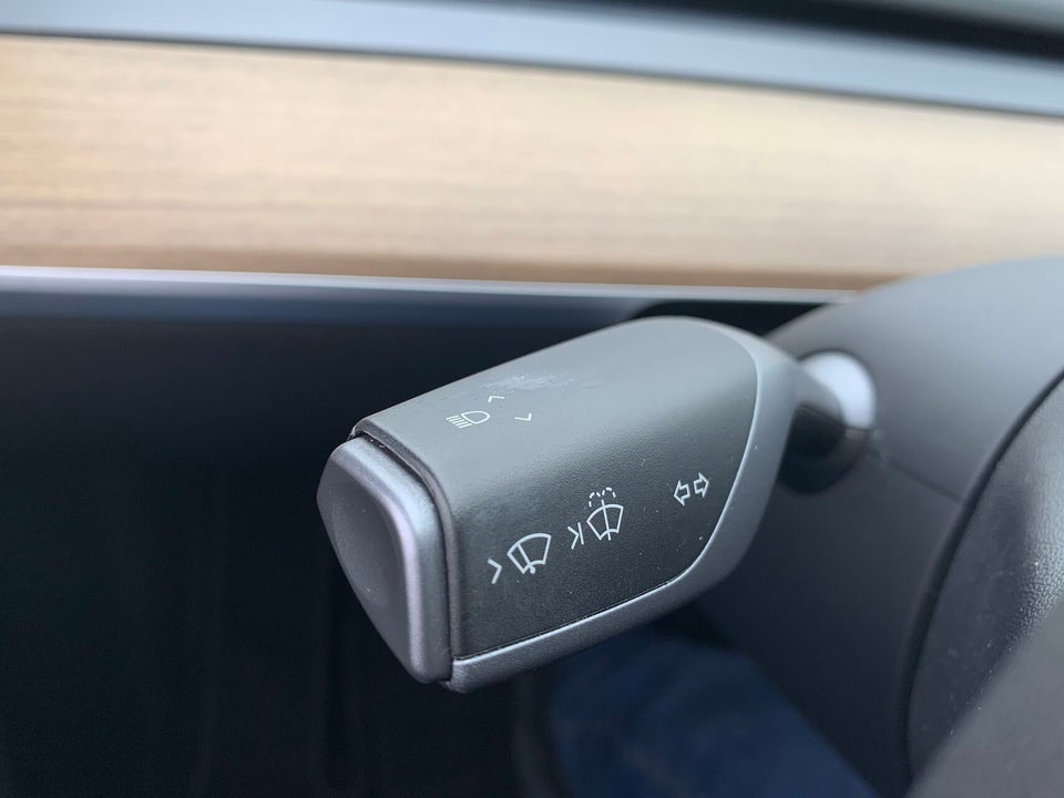 Tesla Model Y Long Range AWD 5d