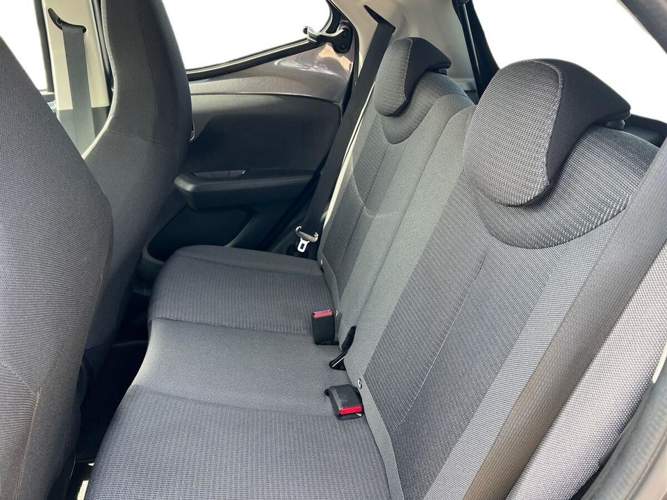 Toyota Aygo 1,0 VVT-i x-press 5d
