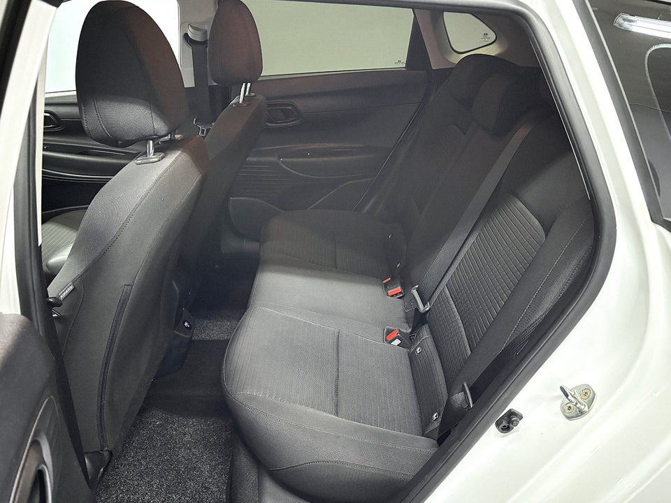 Hyundai i20 1,0 T-GDi Essential DCT 5d