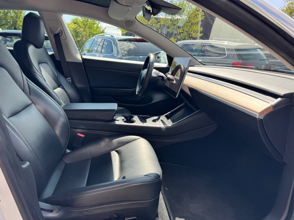 Tesla Model 3 Standard Range+ RWD 4d