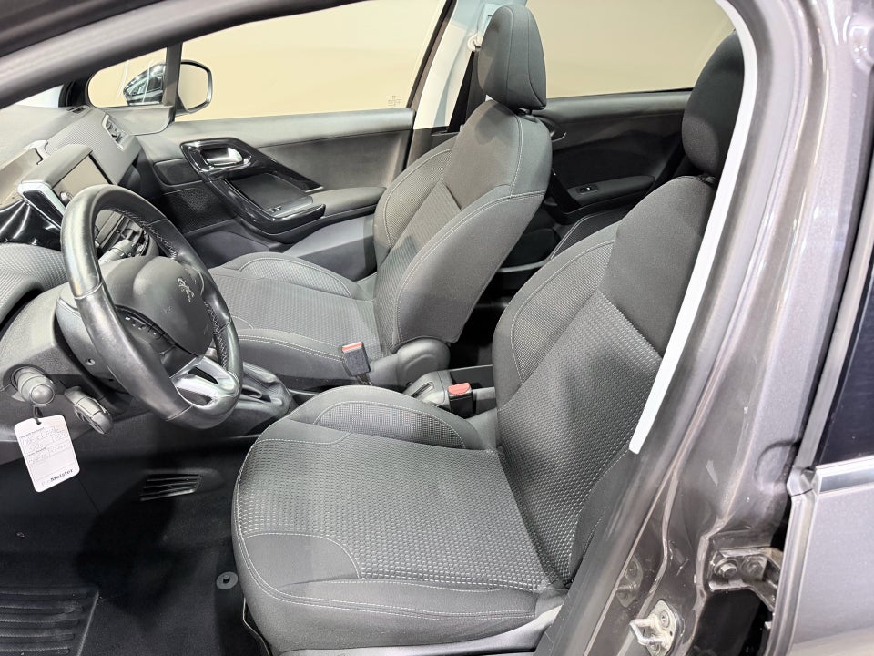 Peugeot 208 1,2 PureTech 82 Allure Sky 5d