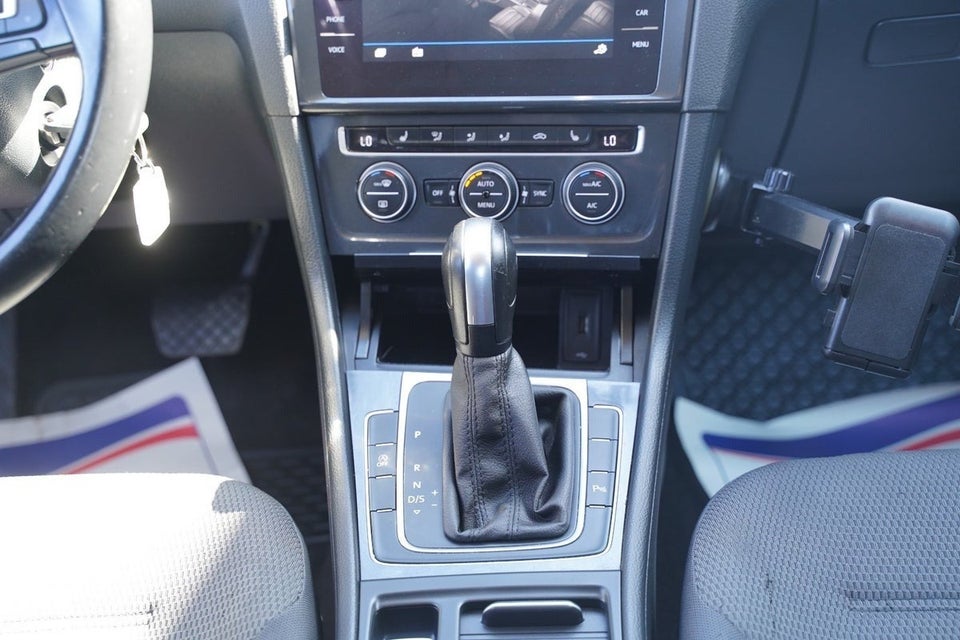 VW Golf VII 2,0 TDi 150 Comfortline Connect Variant DSG Van 5d