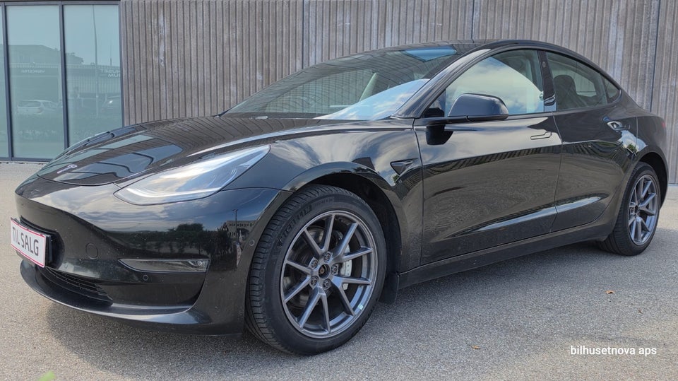 Tesla Model 3 Long Range AWD 4d