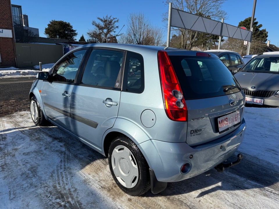 Ford Fiesta 1,6 Ghia 5d