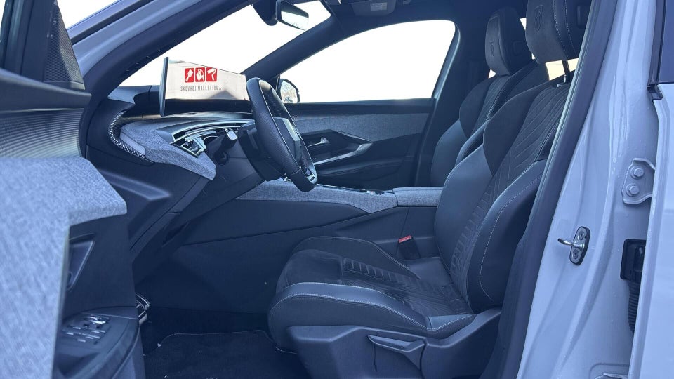 Peugeot e-3008 77 GT 5d