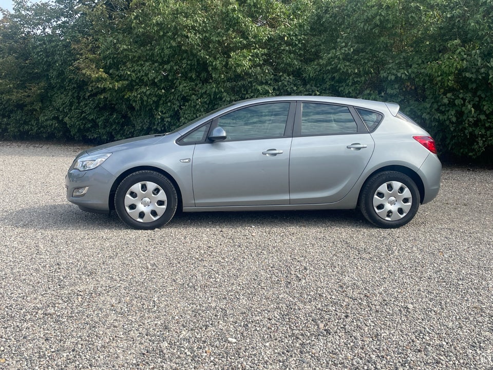 Opel Astra 1,6 Enjoy 5d