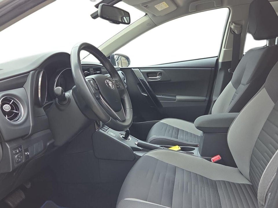 Toyota Auris 1,8 Hybrid H2 Comfort CVT 5d