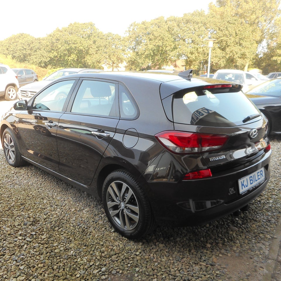 Hyundai i30 1,6 CRDi 110 Premium DCT 5d