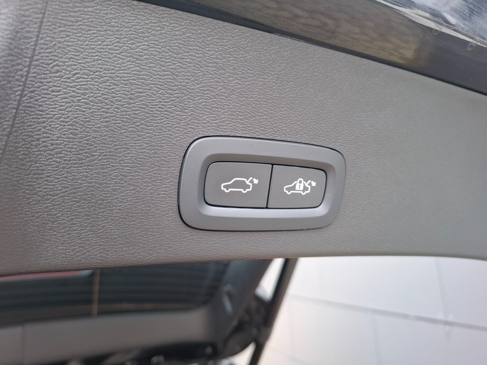 Volvo XC40 ReCharge Extended Range Plus 5d