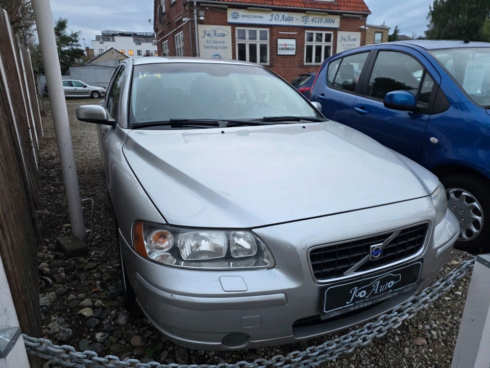 Volvo S60 2,4 140 Momentum 4d