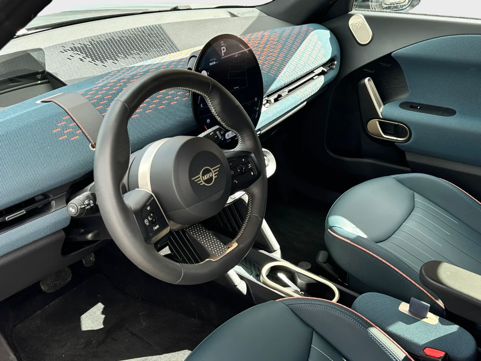 MINI Aceman E Favoured Trim L 5d