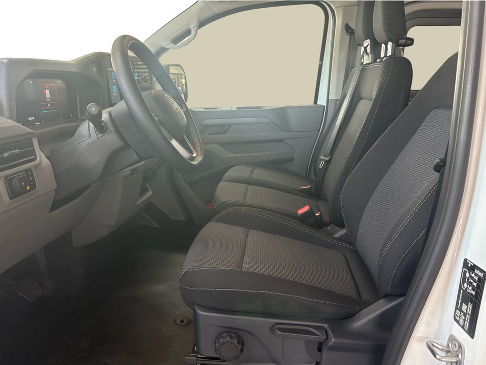 VW e-Caravelle 64 Basis SWB
