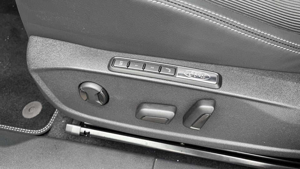 Ford Capri 82 Select Extended Range 5d