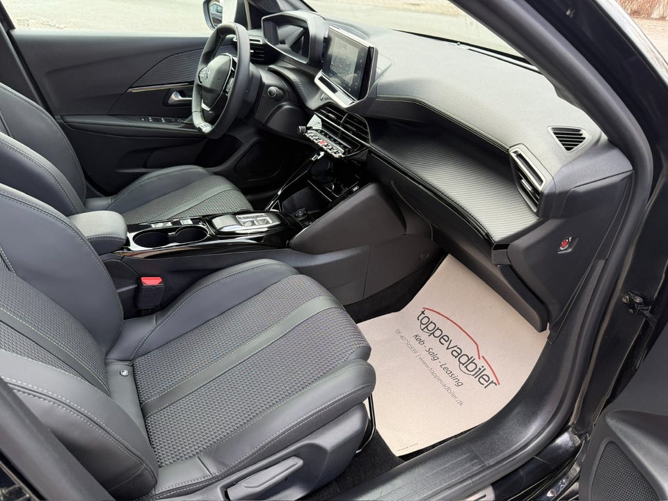 Peugeot e-208 50 GT 5d