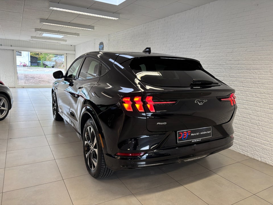 Ford Mustang Mach-E 70 Premium Standard Range AWD 5d
