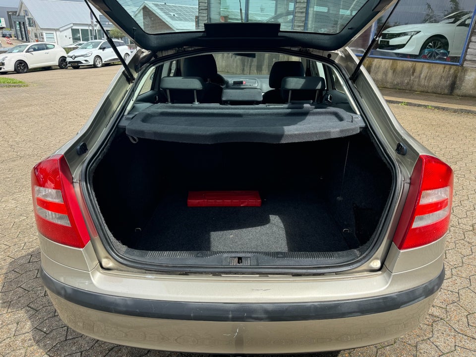 Skoda Octavia 1,6 Ambiente 5d