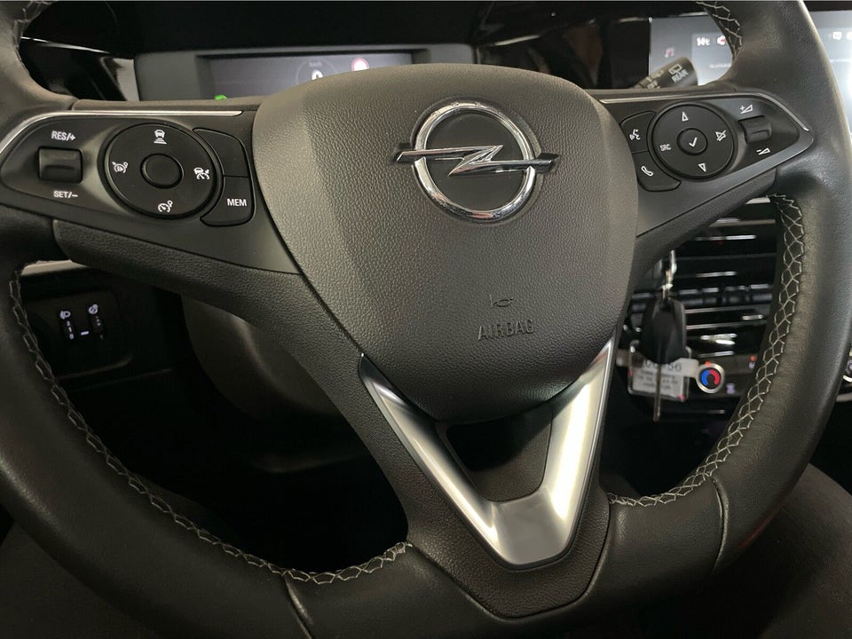 Peugeot 2008 1,2 e-THP 110 Selection Sky 5d