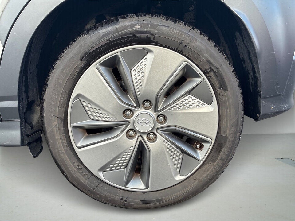 Hyundai Kona 64 EV Essential 5d
