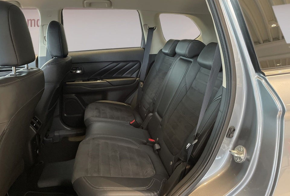 Mitsubishi Outlander 2,4 PHEV Intense CVT 4WD 5d