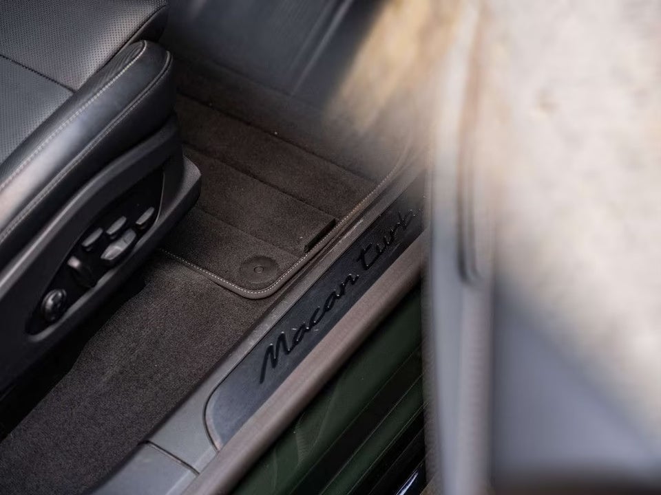 Porsche Macan Turbo 5d