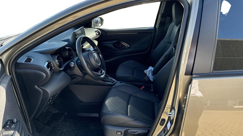 Toyota Yaris 1,5 Hybrid Style e-CVT 5d