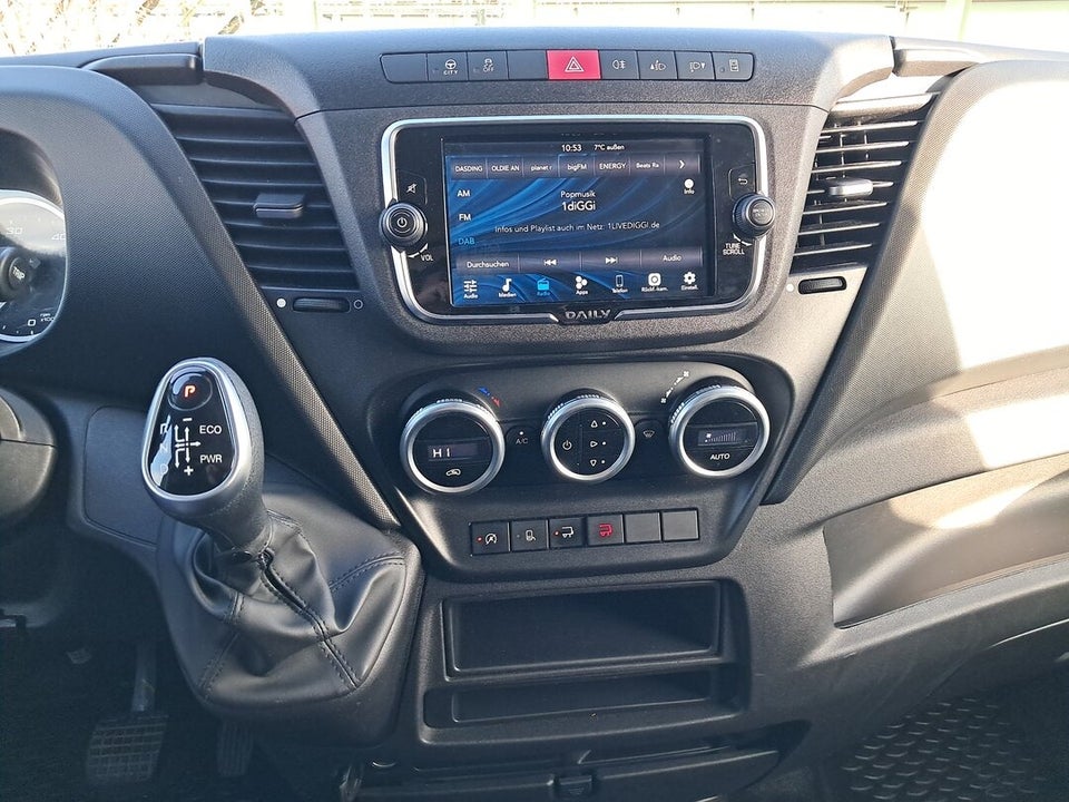 Iveco Daily 2,3 35S16 4100mm Box m/lift AG8