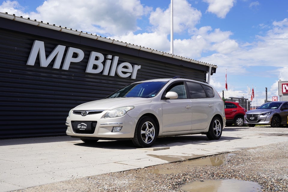 Hyundai i30 1,6 CRDi 115 Comfort CW aut. 5d