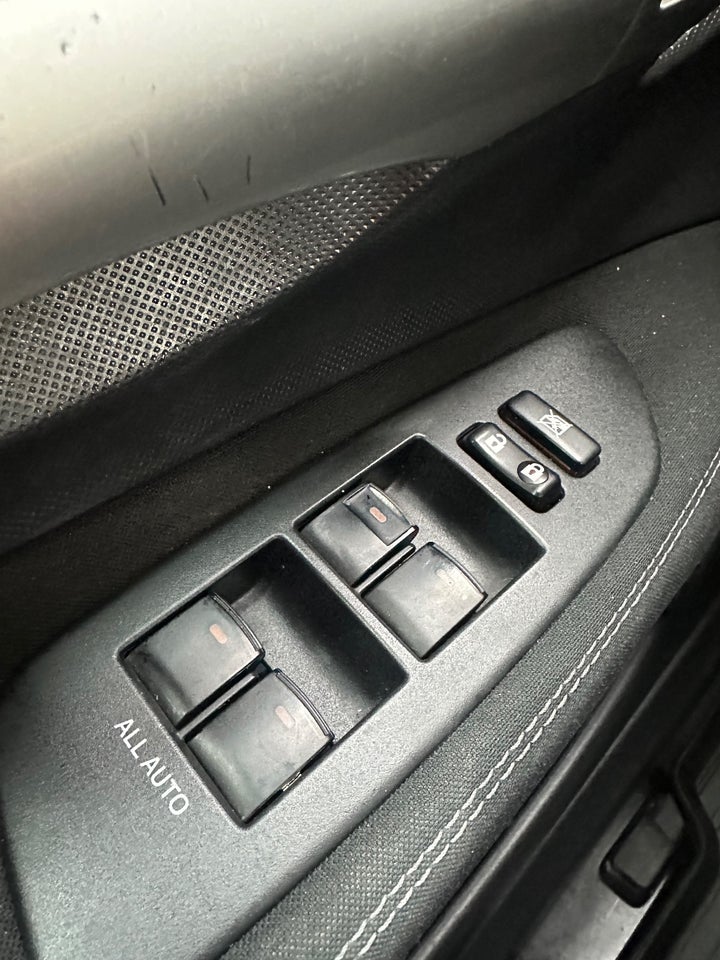 Toyota Auris 1,3 T2 5d