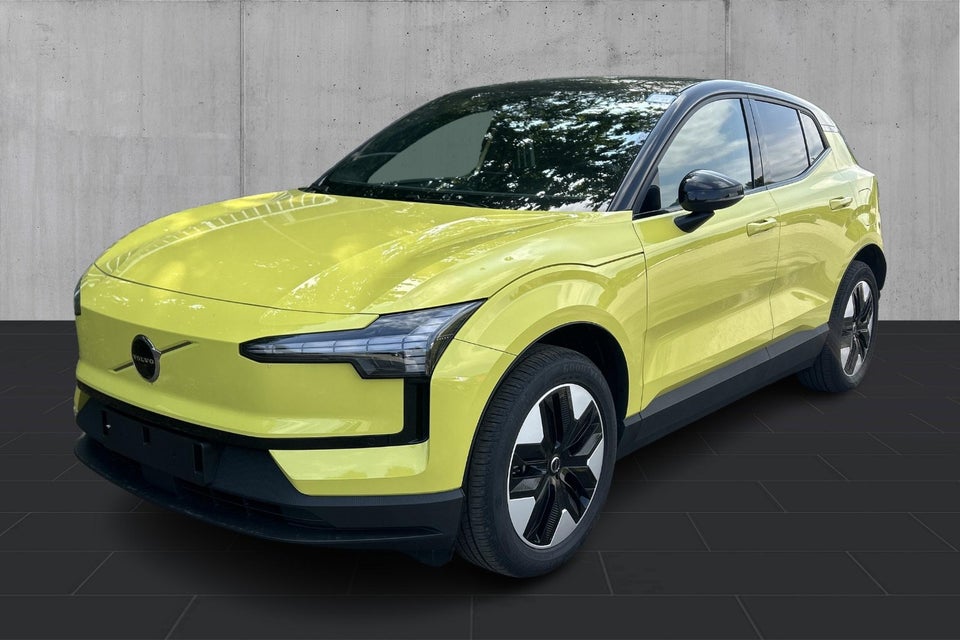 Volvo EX30 Extended Range Plus 5d