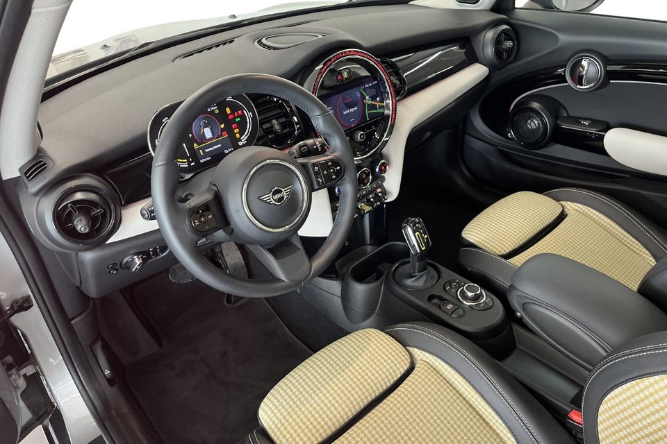 MINI Cooper SE Essential 3d