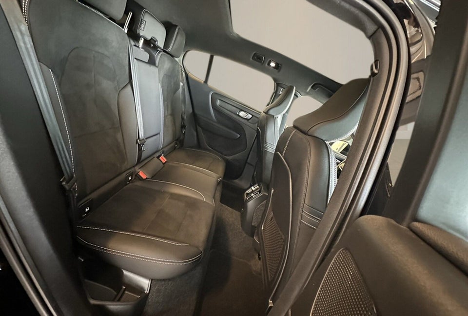Volvo EC40 Twin Black Edition 5d