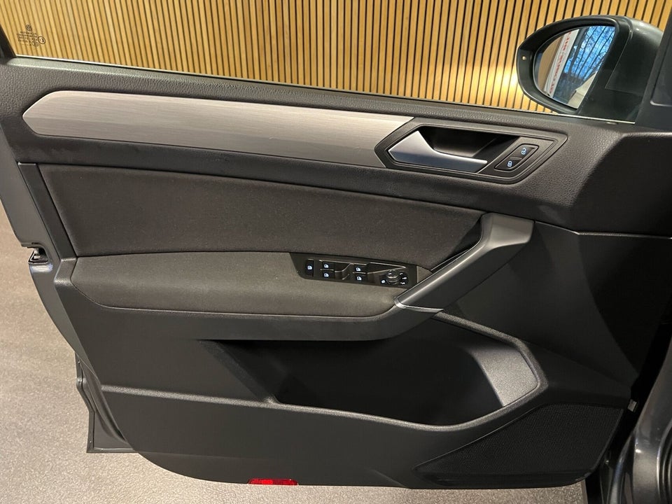 VW Touran 1,6 TDi 115 Comfortline Connect DSG 7prs 5d